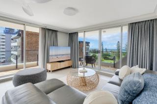 2BR Beachfront Bliss in Broadbeach ! Ocean Views! - Gold Coast - 0