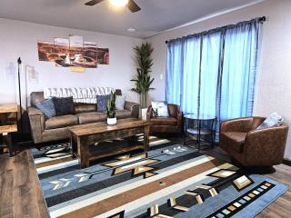 3Bd, King, Brkfst, Large TVs, WD, Sleeps 11, BBQ - 4