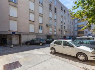Stylish Two Bedroom Apartment Retreat with Balcony in Zadar - Zadar - 9