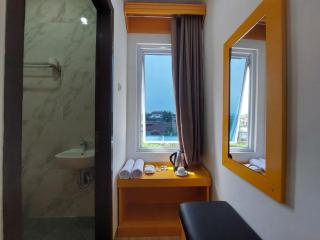 Ully Hotel Solok - 1