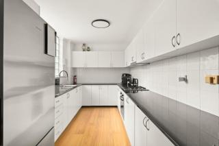 Spacious 2-Bed Apartment Near Parramatta CBD - Sydney - 4