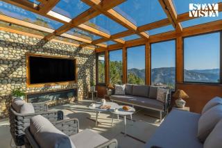 StayVista at Chestnut Manor with Lawn, BBQ, Bonfire - Kasauli - 8
