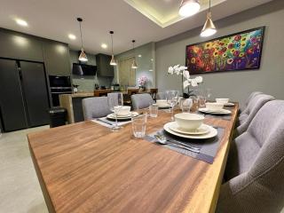 Super Luxury 3 Bedroom Private Pool Villa with Jacuzzi, Near 711, 10 minutes to Walking Street and Pattaya Beach - MT8 - 8