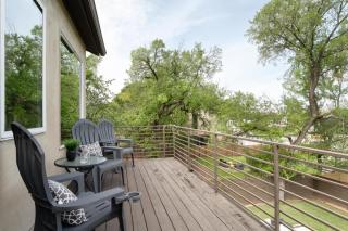 Newly Built Poolside Home w Balcony BBQ - Austin - 4