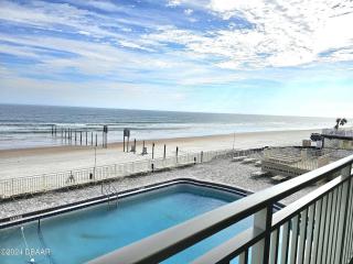 Daytona Oceanfront Coastal Bliss - 4