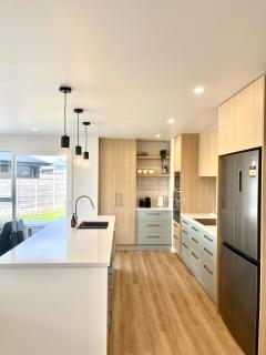Modern Coastal Home on Waterways - Whitianga - 9