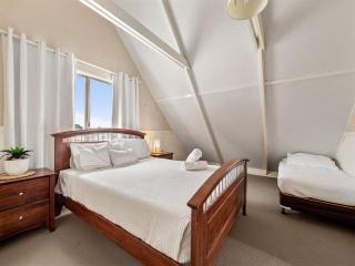 Canal viewPrivate JettyFamily-Pet Friendly - 3