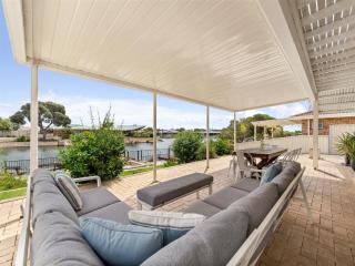 Canal viewPrivate JettyFamily-Pet Friendly - 0