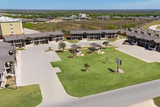 Eagle's Den Suites Cotulla a Travelodge by Wyndham - Cotulla - 9