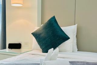 Vserve - 1 BR Iconic Burj Khalifa full view - Dubai - 3