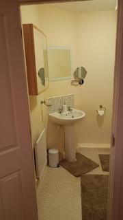 Spacious Cheltenham Flat with Free Allocated Parking - 4