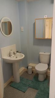 Spacious Cheltenham Flat with Free Allocated Parking - 6