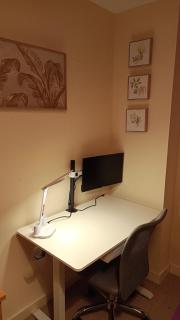 Spacious Cheltenham Flat with Free Allocated Parking - 2