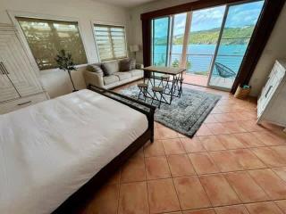 Cottage at Oceanfront Villa with Pool - - 4