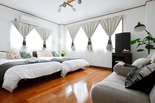 大阪駅まで1駅! 広々112平米の一軒家! 4寝室ベッド11台! 福島駅徒歩5分! 新福島駅徒歩4分! 近隣にレストラン多数! コンビニ隣! 6801 - 4