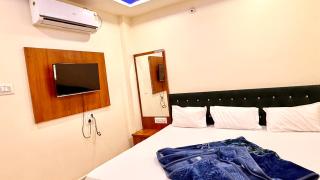 UJN LUXURY Hotel W-Star ujjain, Near Mahakaleshwar Jyotirlinga Temple & Railway station, Air Conditioned rooms,wifi And Parking Available ,BEST HOTEL IN UJJAIN - Ujjain - 4
