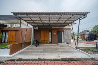 Banguntapan Permai B7 Homestay Jogja - Gondowulung - 9