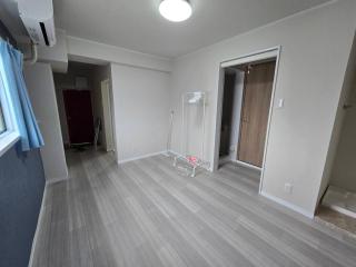 Newly opened Hotel Baika Family friendly Free parking 10 minutes to USJ 2room - Osaka - 1