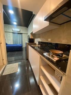 Netflix and Chill & Pool access with overlooking QC - Manila - 3