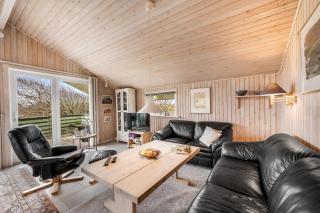 Cozy Holiday Home With A Large Enclosed Terrace - 5