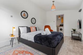 Spacious, Cosy Farmhouse with Garden & Hot Tub - 4
