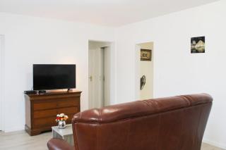 Renovated 2-bedroom apartment - 0