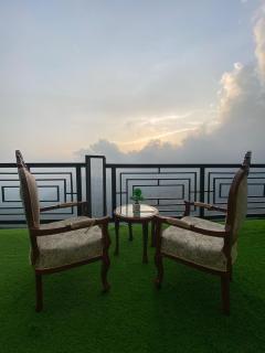 Crown Inn Hotel Service Apartments - Khaira Gali - 5