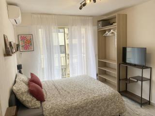 A deux pas des plages et au coeur du vieil Antibes , beau studio rénové - Antibes - 2