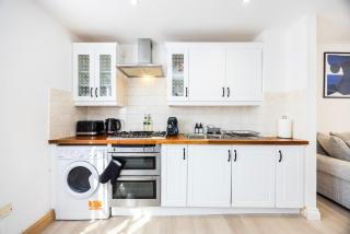 Stylish London Stay 2 Bedroom House with Garden Free Parking Smart TV Near Canary Wharf - Londra - 7