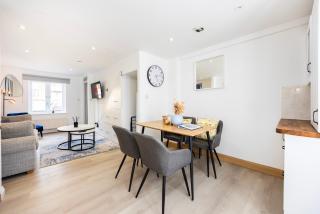 Stylish London Stay 2 Bedroom House with Garden Free Parking Smart TV Near Canary Wharf - Londra - 8