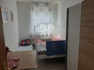 Charming Gelsenkirchen Apartment with Central Heating - Gelsenkirchen - 3