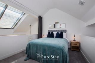 Beautiful Four Bed House By PureStay Short Lets & Serviced Accommodation Coventry With Parking - Coventry - 8