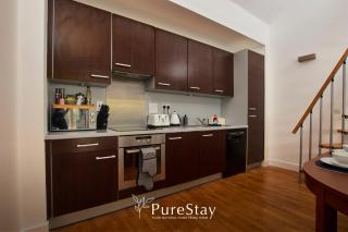 Beautiful Four Bed House By PureStay Short Lets & Serviced Accommodation Coventry With Parking - 5
