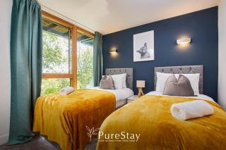 Beautiful Four Bed House By PureStay Short Lets & Serviced Accommodation Coventry With Parking - Coventry - 3