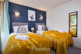 Beautiful Four Bed House By PureStay Short Lets & Serviced Accommodation Coventry With Parking - 7