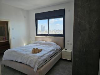 Amazing Seaview 4 BR Apartment - Bat Yam - 2