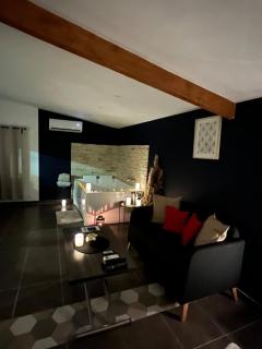 LeStudio83210 Loveroom jacuzzi balneo petit déjeuner inclus meublé de tourisme 3 étoiles - Belgentier - 3