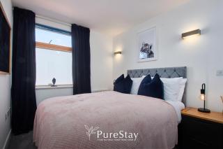 Beautiful Four Bed House By PureStay Short Lets & Serviced Accommodation Coventry With Parking - 9