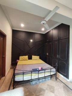 Private 2-BR Apartment - Self Check in - Near F-11 Markaz Islamabad - Islamabad - 1