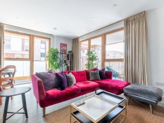 Stylish 3 Bed 2 Bath Flat Lake Views Parking Pass the Keys - Londra - 9