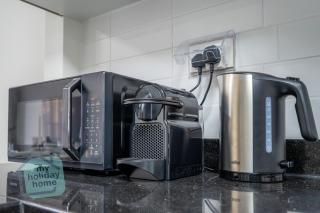 Brand New Spacious and Fully Furnished - Ra’s al-Chaima - 6