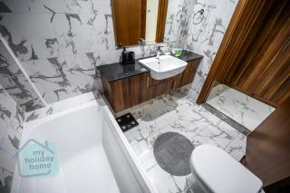 Brand New Spacious and Fully Furnished - Ra’s al-Chaima - 1