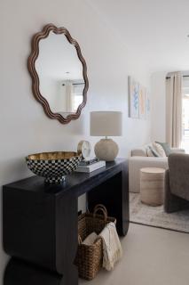 AR20 Stunning two-bed with sea views - 3