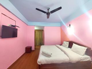 Hotel Luxury Radha Near Naini Lake - A Luxury Family Cottage with Wifi - Restaurant - Wondfull Customer Service Awarded - Nainital - 6