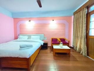 Hotel Luxury Radha Near Naini Lake - A Luxury Family Cottage with Wifi - Restaurant - Wondfull Customer Service Awarded - Nainital - 5