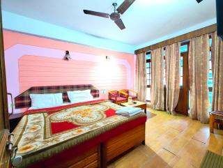 Hotel Luxury Radha Near Naini Lake - A Luxury Family Cottage with Wifi - Restaurant - Wondfull Customer Service Awarded - Nainital - 3