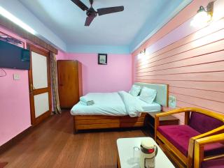 Hotel Luxury Radha Near Naini Lake - A Luxury Family Cottage with Wifi - Restaurant - Wondfull Customer Service Awarded - Nainital - 1