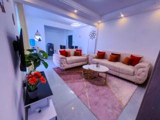 spacious elegant two bedroom apartment with swimming pool, private parking space, children playground ,gym and beatable city views - Nairobi - 5