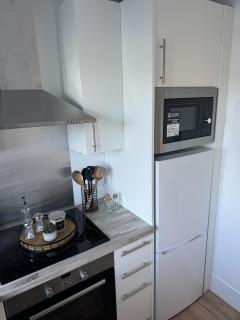 Melbourne Apartment by Stays Accommodation - Long Stays Welcome - 4