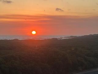Ocean View 4-Bed Getaway on Pearly Beach - Pearly Beach - 2